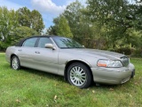 2003 Lincoln Town Car Signature, Clean, only 83k