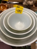 Pyrex bowl set