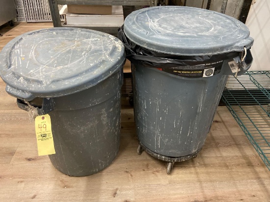 2 Trash Cans