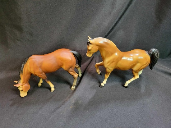 Pair of Breyer horses