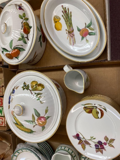 Royal Worcester Eve sham dishes 17 pieces