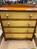 4 drawer child?s chest of drawers