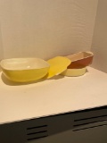 Pyrex yellow & Fire King brown dishes, lid