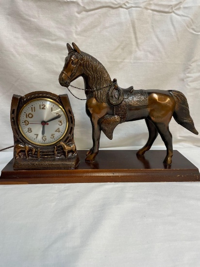 Metal horse clock