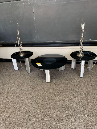 3 end stands and 2 lamps