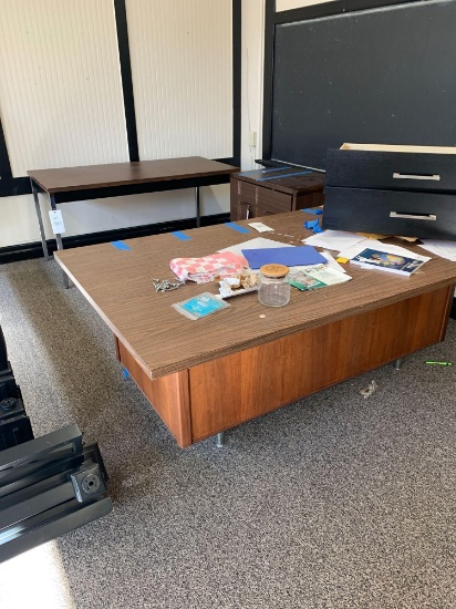 Desk - table - file