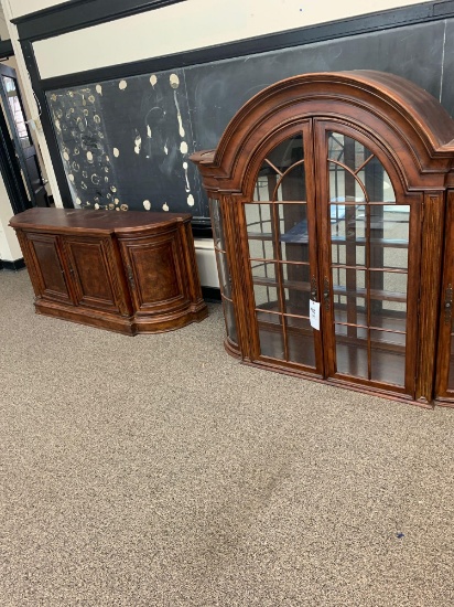 Ornate hutch 2 PCs (matches 91) lighted