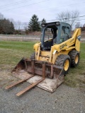Gehl 5640 E series skid loader with material bucket and pallet forks 2300 hrs