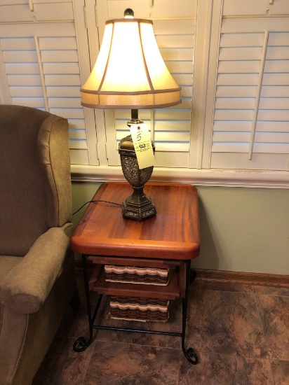 Steel leg lamp table with lamp