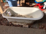 Cast iron bath tub