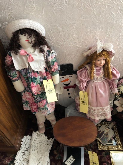 2 antique dolls and ceramic pieces