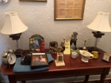 2 lamps, golf figurines, and clocks