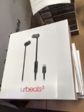 URBEATS 3 wired earphones. Lightning connector