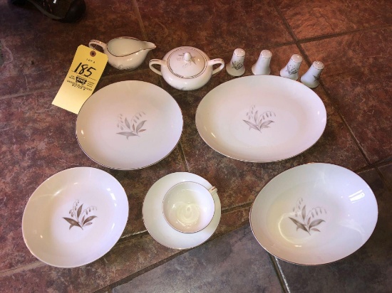Kayson Fine China Set of Dishes, Golden Rhapsody