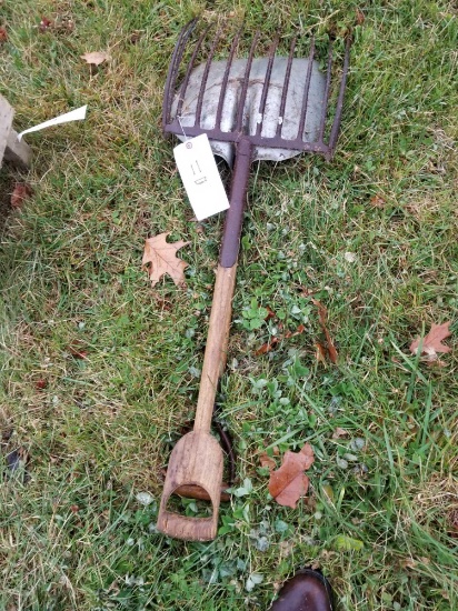 Grain shovel, silage fork