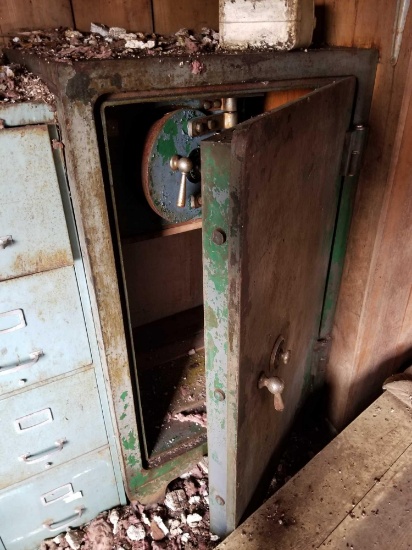 Large steel safe, no combo, left open, buyer to remove