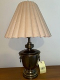 Brass table lamp, 32