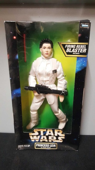 Star Wars Princess Leia In Hoth Gear action figure MIB