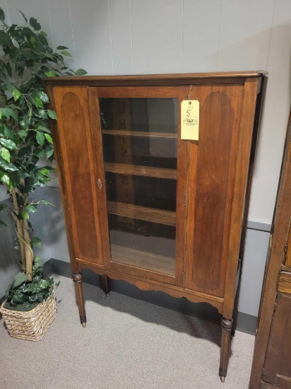 Mahogany one door glass curio on casters 5ft 3 inches tall