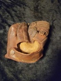Stan Musial Rawlings Baseball Glove game used by Jim Wilson ?