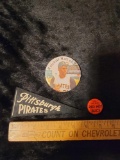Roberto Clemente Baseball Hall of Fame pinback button Red Hot Bucs pinback Pirates mini pennant