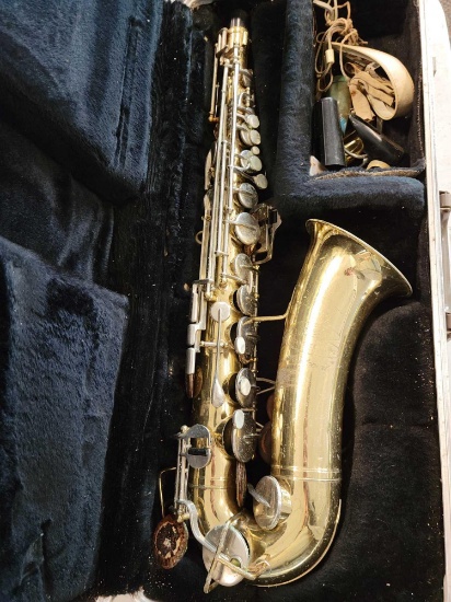 Buescher aristocrat saxophone with case