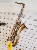Bundy saxophone, no mouth pc