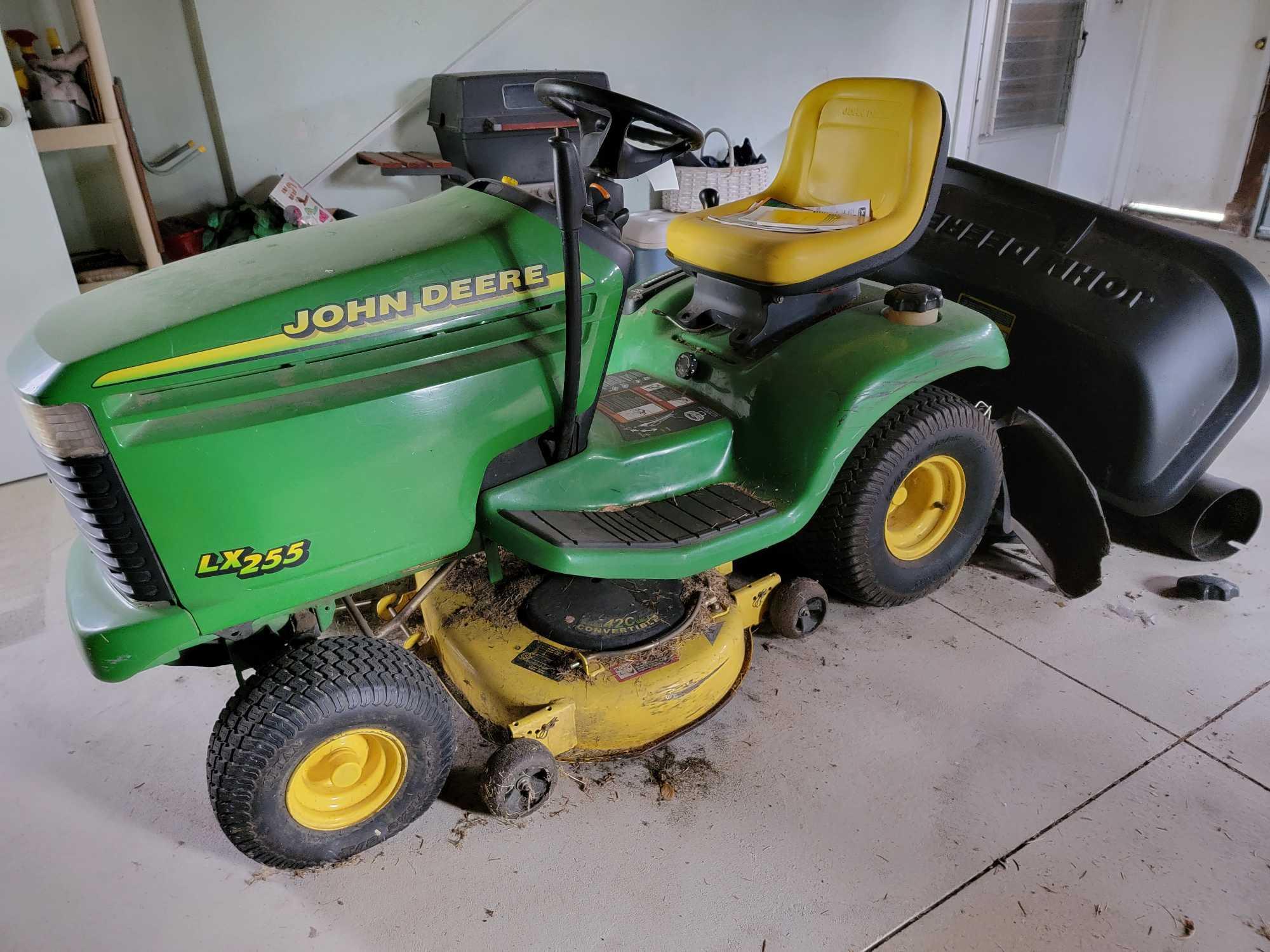 John Deere LX255 Riding Mower with Bagger System | Proxibid, image size:2000x1500