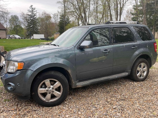 2010 Ford Escape, starts, runs good, drives nice.