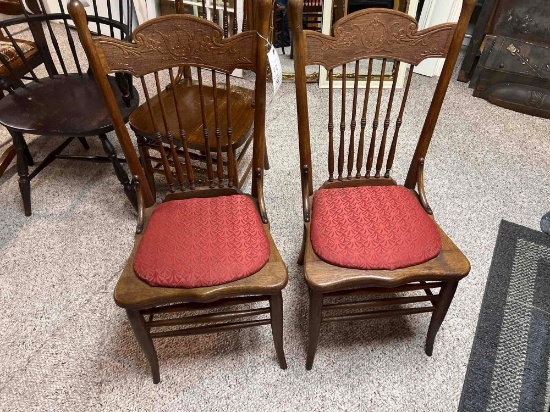 (2) dining room chairs