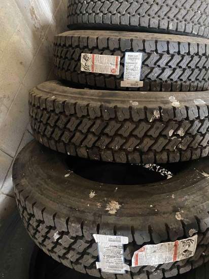 Truck tires - 4 new 295/75r22.5
