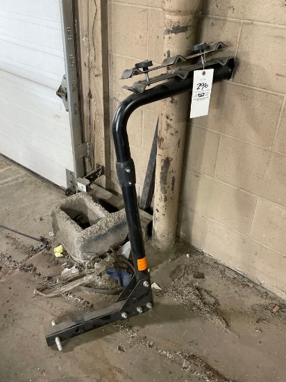 Truck hitch bike rack
