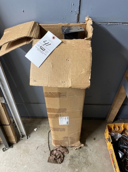 NIB bolt on trailer hitch,