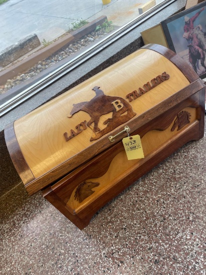 Lazy B trailer trunk with toys