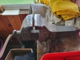 Columbian vise with 4 inch jaw