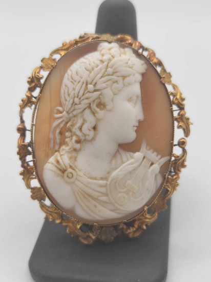 Very fine, very large Antique shell cameo in gold frame, pin