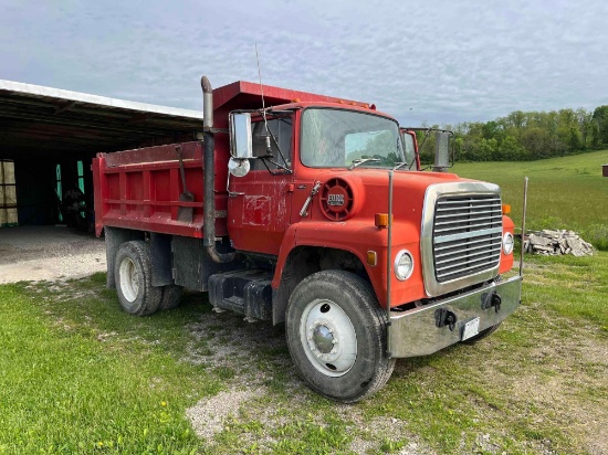 1986 Ford 9000 Diesel Dump Truck.