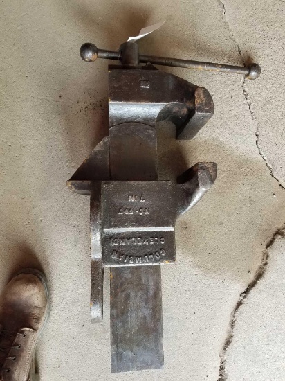 Large Columbian vise No 507 7 inch