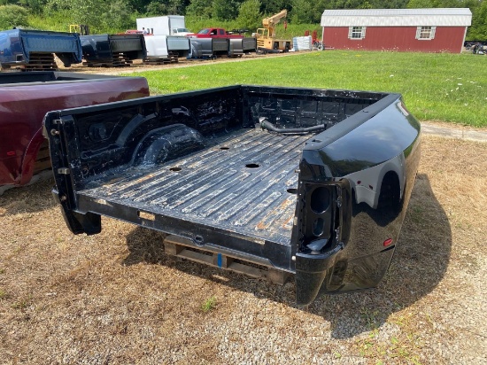 Used 2014 RAM 3500 dually take off bed