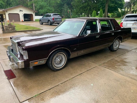 1988 Lincoln Town Car Signature Series