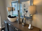 2 table lamps and decorative pieces