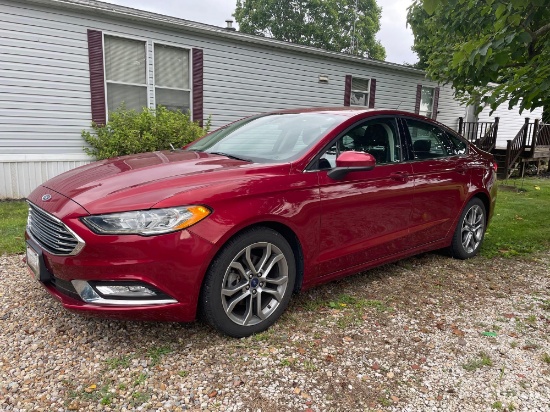 2017 Ford Fusion SE - Leather Interior - clean - New Battery - Only 40,438 mi