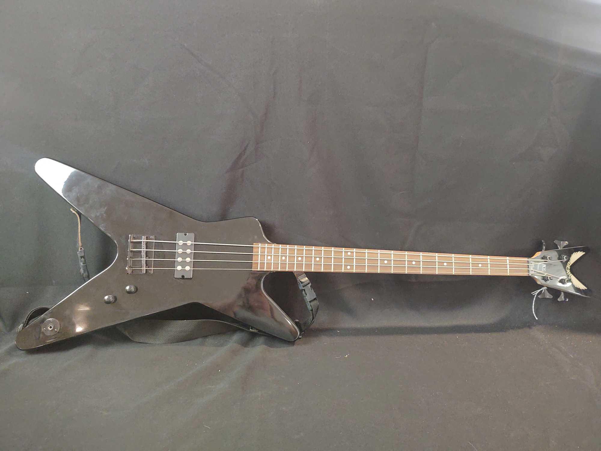 DEAN ML Bass（Dean ML Metalman Electric Bass Guitar | Proxibid）