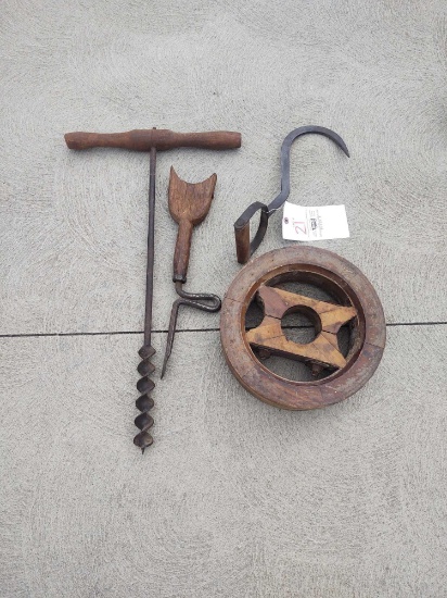 Primitives incl. pulley Wheel, Hay Hook, Hand auger drill