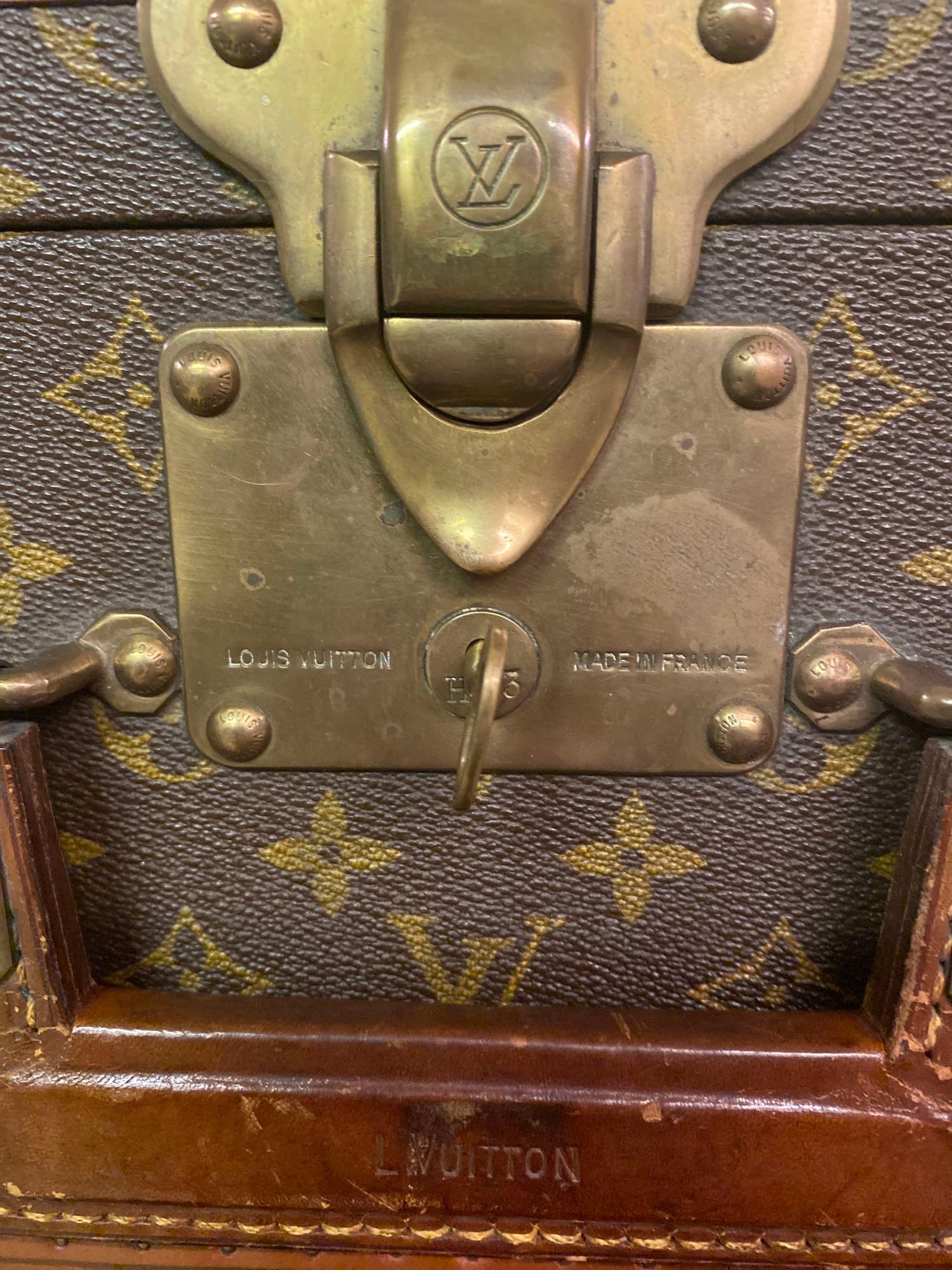 Sold at Auction: Louis Vuitton hardcase hat box