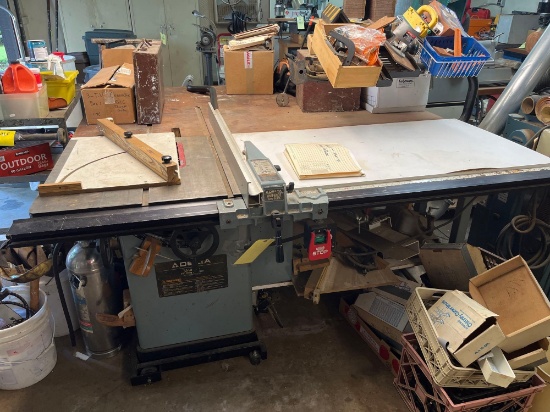 Delta 10 inch table saw w/ added layout table