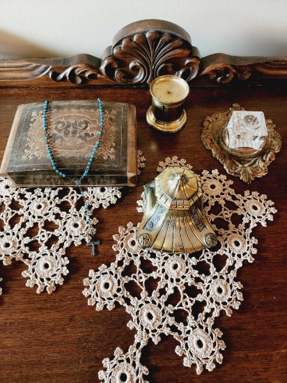 Old inkwells, lace, wooden box and glass rosary