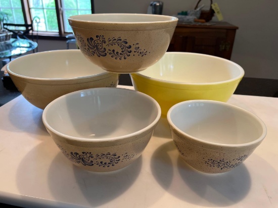 Pyrex Graduated Set, Plus One Extra Bowl