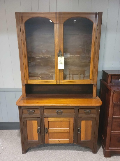 Vintage 2 piece kitchen cabinet with 2 shelves