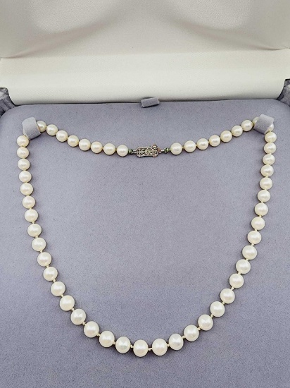 Beautiful estate 6.5mm cultured pearl necklace